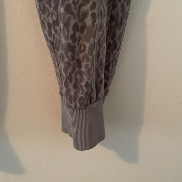 ANTHROPOLOGIE Gray Leopard Print Jogger Pants SATURDAY SUNDAY size Small. - Picture 8 of 9